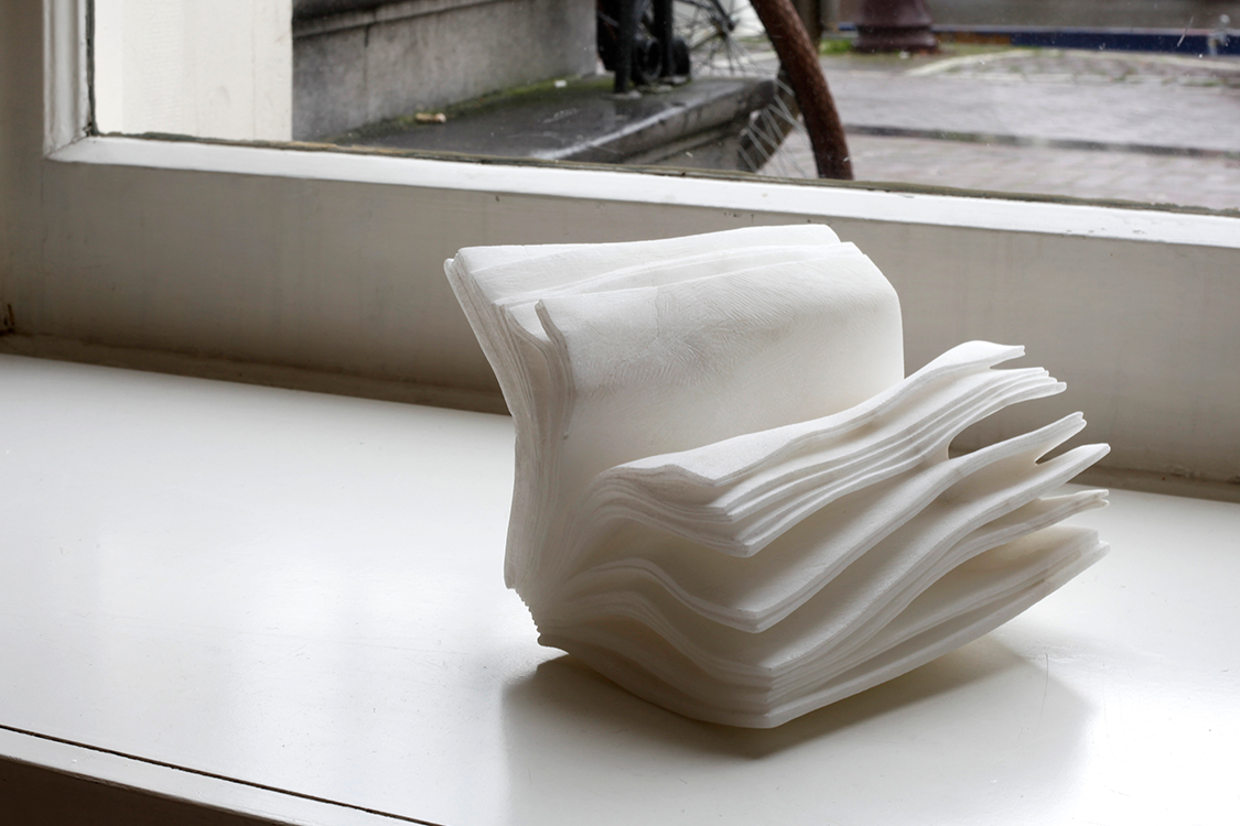 <I>L’air</I> 2014 alabaster 14 x 24 x 19,5 cm private collection