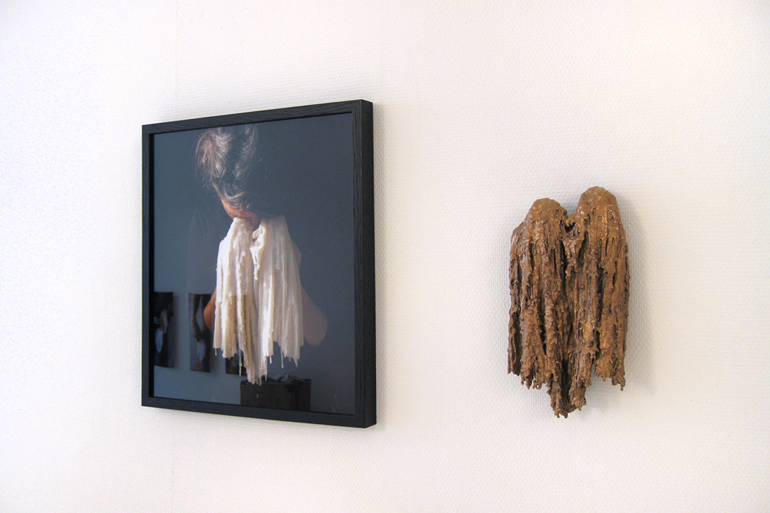 <I>Untitled</I> 2009 digital print on Hahnemühle paper /<I> Tears</I> 2010 bronze installation <I>Haar spiegels en tranen</I>