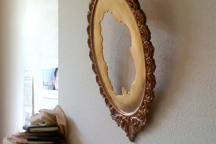 <I>Worn mirror</I> 2010 bronze 38,5 x 28 x 8,5 cm unique work
